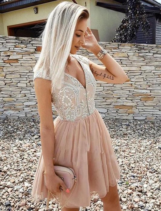 V Neck Champagne Tulle Short Homecoming Dress With Appliques  cg533