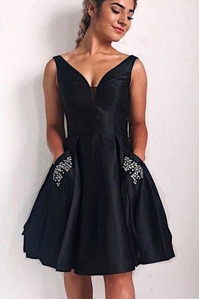 Gorgeous A Line V Neck Black Short Homecoming Dresses with Pearls  cg6731